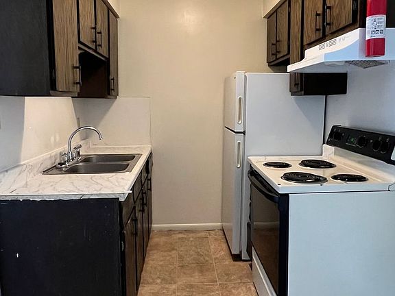 4th image of 801 5th St #6