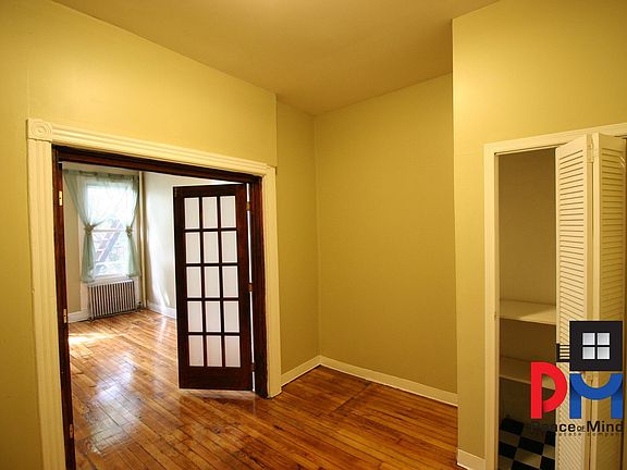 3rd image of 1192 Jefferson Ave #2B