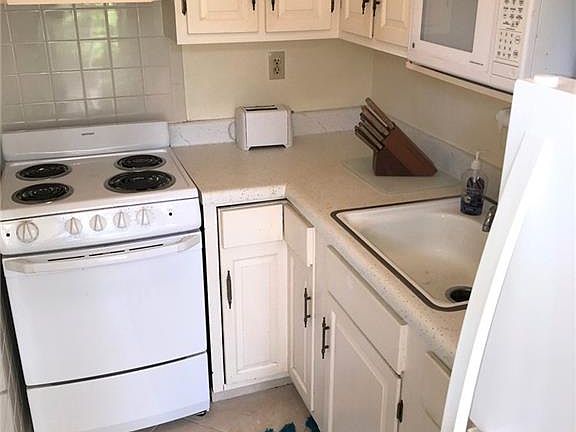 3rd image of 167 N Collier Blvd APT L4