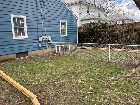5th image of 108 S Sperling Ave