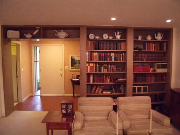 3rd image of 607 Hickory Hill Ln