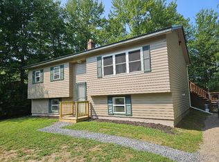 32 Pine St, Newport, ME 04953