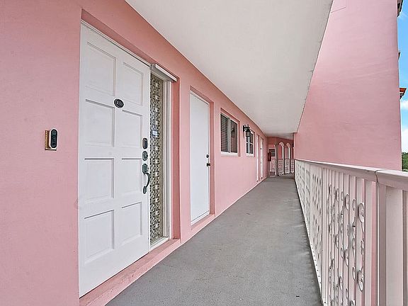 Well maintained complex