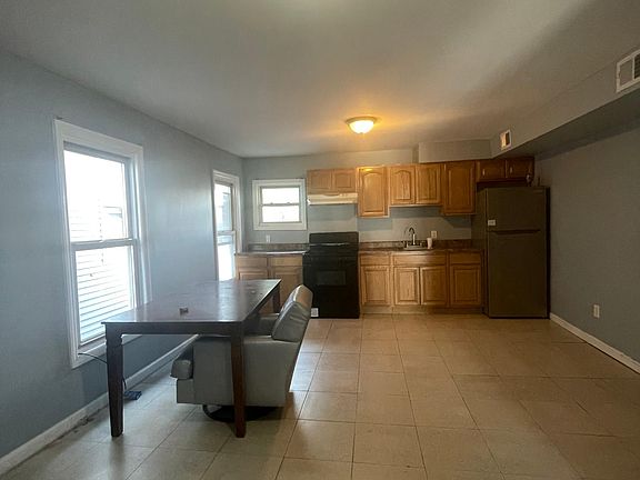 2nd image of 82 Peabody Pl Floor 2