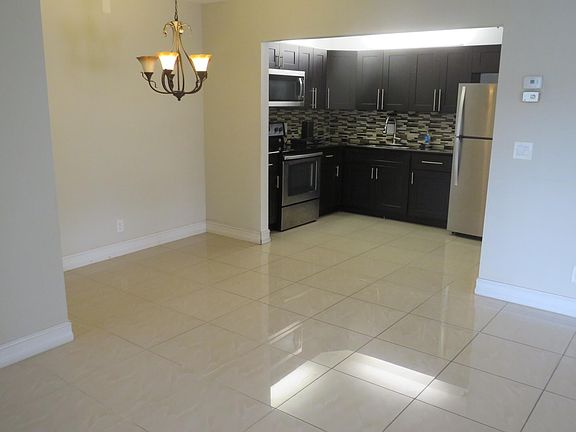 5th image of 335 PINE RIDGE Circle #D-1