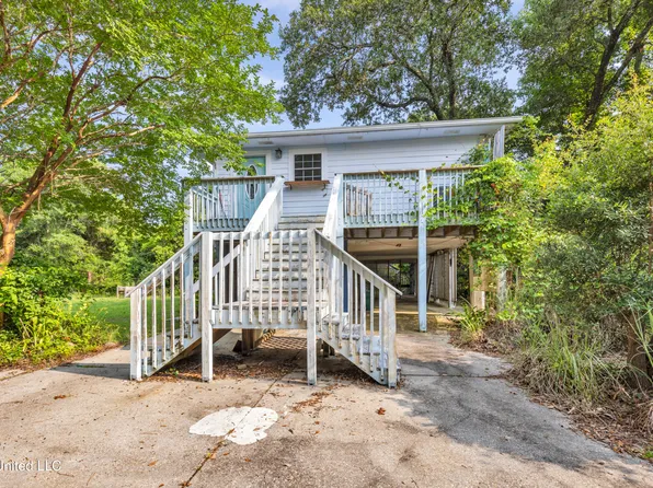 178 Fort Henry Ave, Pass Christian, MS 39571