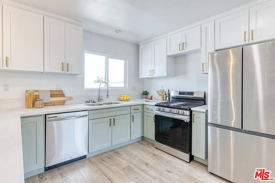 3 bed, 1.0 bath, 928 sqft, $3,695 — Photo 4
