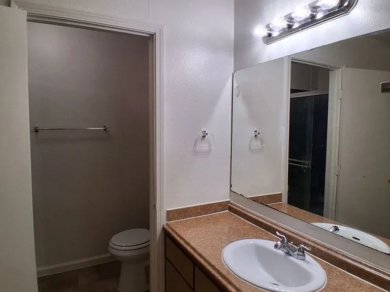 3037 W Pontiac — Photo 15