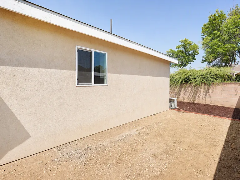 4805 Charlotte Way — Photo 31