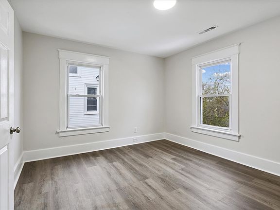 4th image of 1307 Holly Ave #B