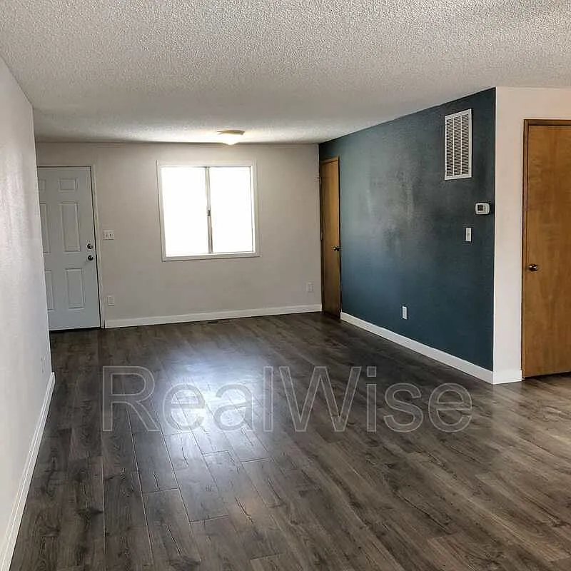 2 bed, 1.0 bath, 967 sqft, $1,650 — Photo 3
