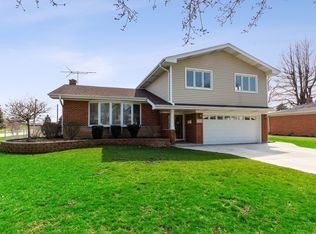 1705 W Martin Ln, Mount Prospect, IL