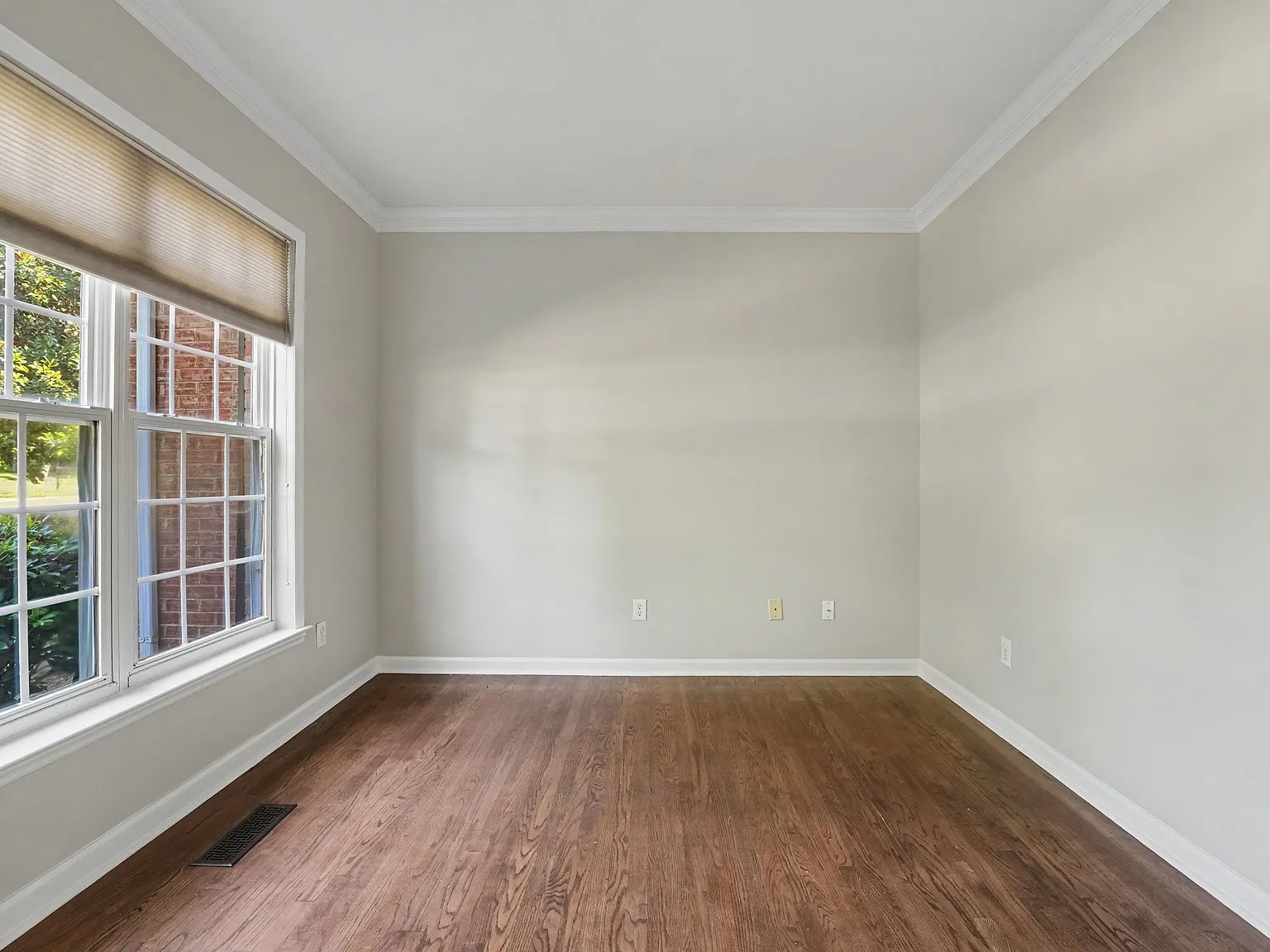 4 bed, 2.5 bath, 3377 sqft, $3,800 — Photo 3