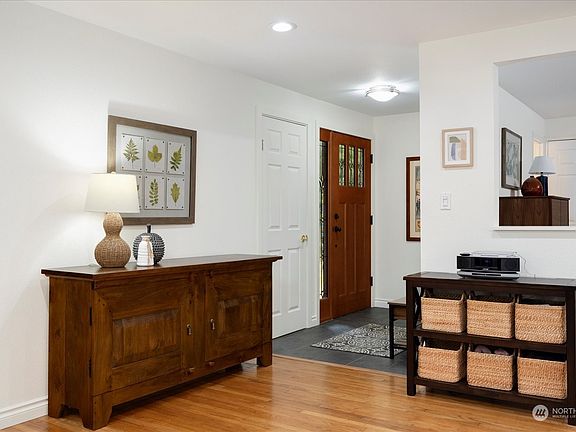 4th image of 438 164th Avenue NE