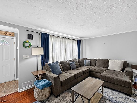 3rd image of 5738 W 45th St