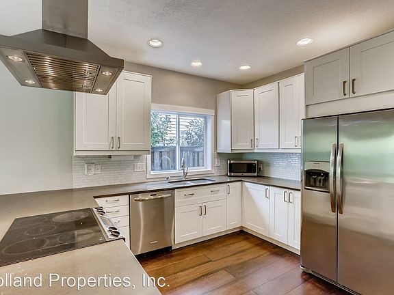 2nd image of 1575 NE Parkside Dr