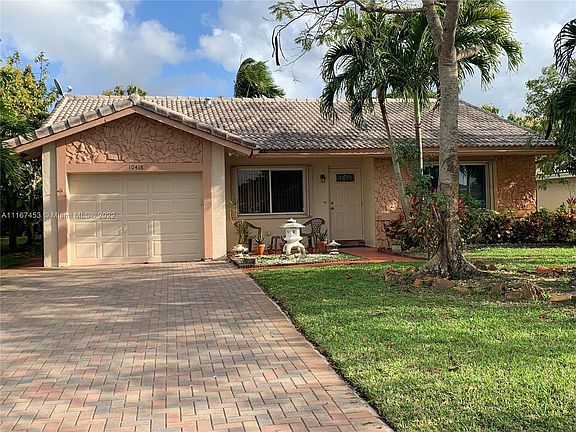 4th image of 10418 NW 70th Ct
