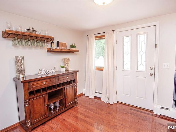 3rd image of 40 Maple Ln