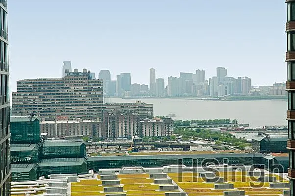Sold by R New York | media 4