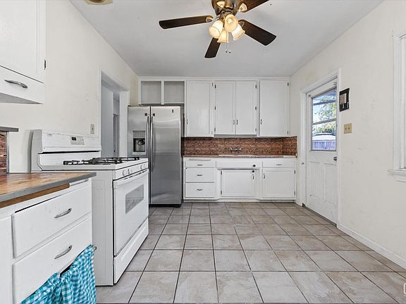 4th image of 2204 Barnett St
