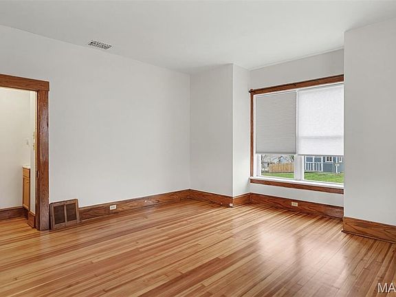 5th image of 422 N 1st St