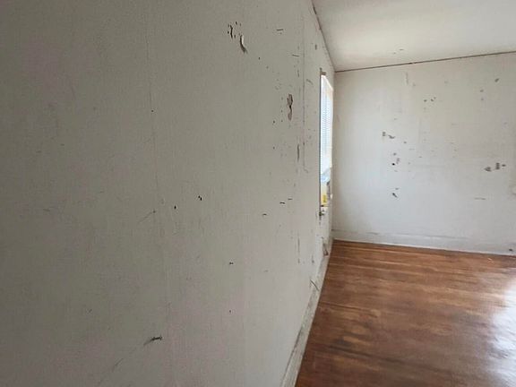 5th image of 1532 Winona Ave