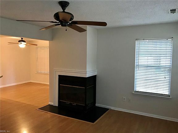 3rd image of 1013 Villas Ct