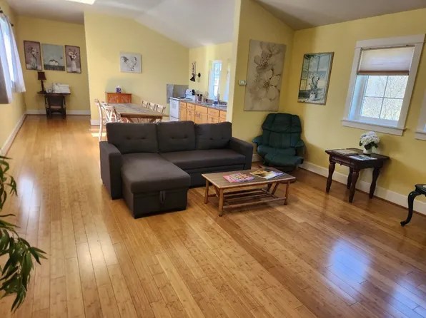 Studio Apartment on 27 Acre Estate | Available Now