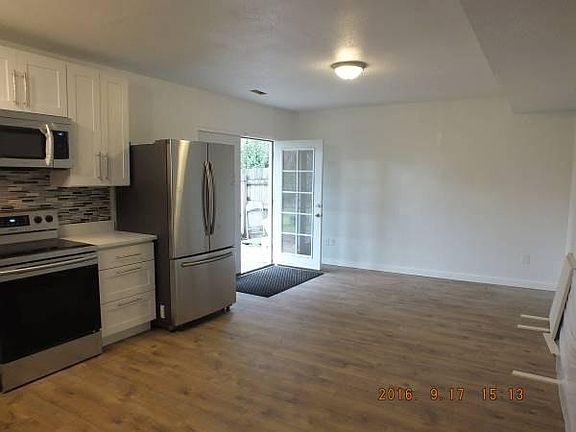 Large open Living Room / Kitchen