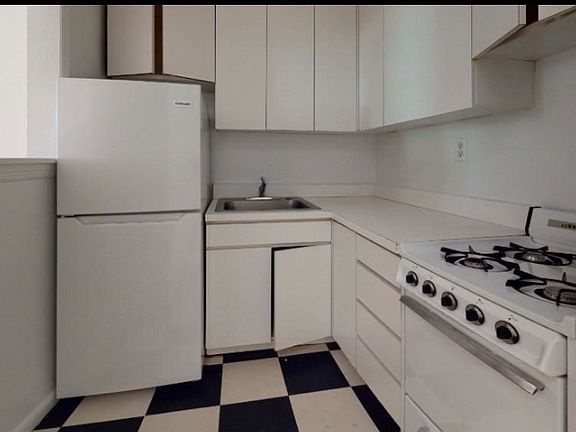 5th image of 324 E 83rd St #4A