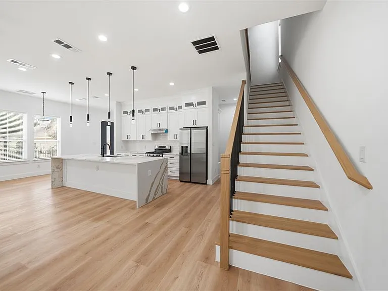 428 N Patton St — Photo 5