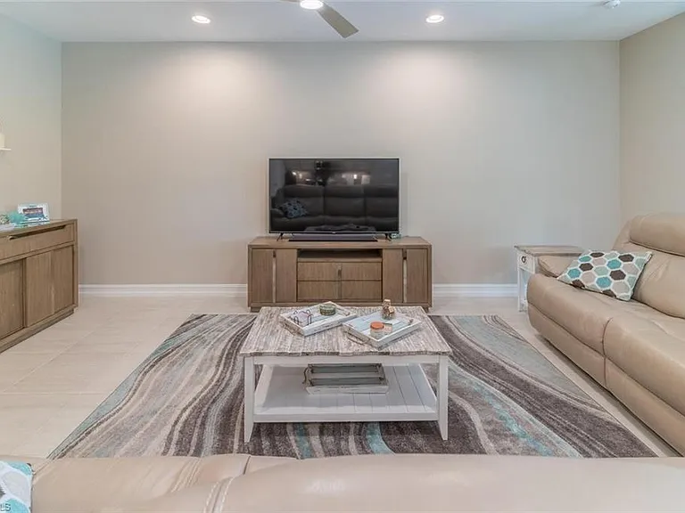 16366 Barclay Ct — Photo 12