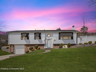 30 Flora Dr, Peckville, PA, 18452
