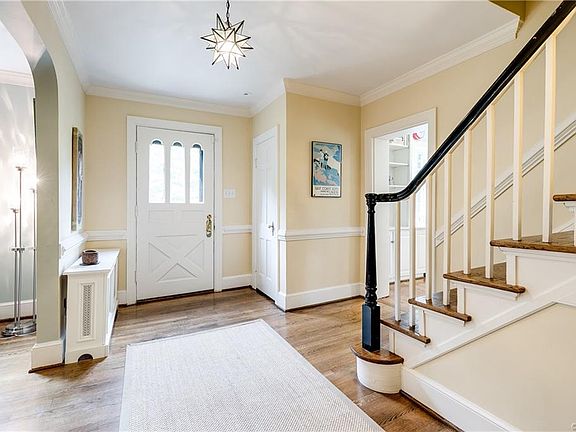 3rd image of 25 Twin Lake Ln