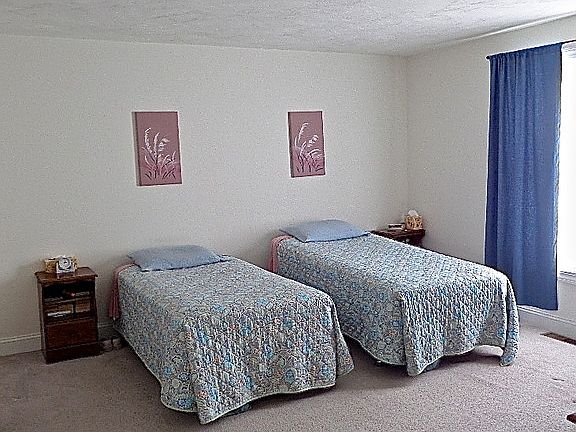 5th image of 11 Emily Dr