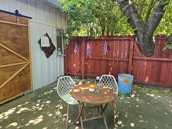 3rd image of 1315 Aspen Pl