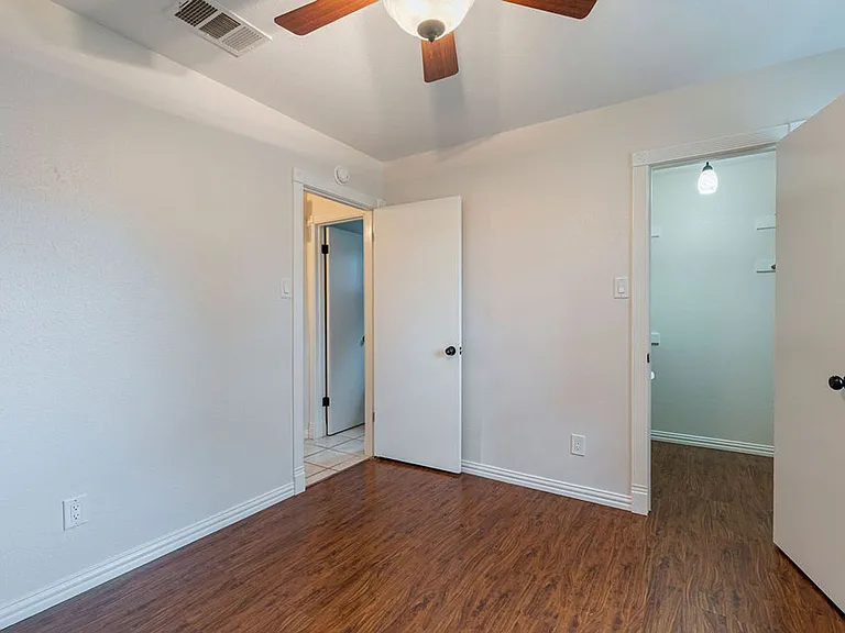 920 Acorn Oaks Dr — Photo 13
