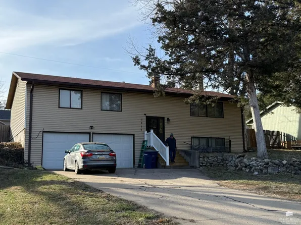 1717 Denholm Dr, Manhattan, KS 66503