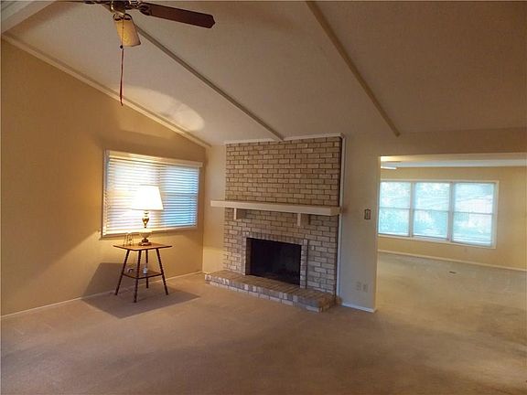 5th image of 2122 Cedarcrest Dr