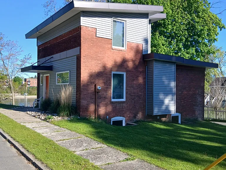 1 Hemstreet Ave — Photo 2