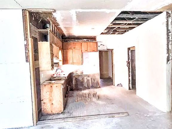 4th image of 102 W Wharton Ave