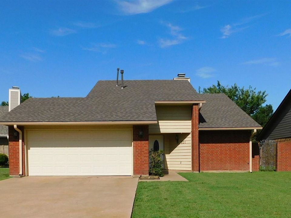1st image of 631 NW Waterford Dr