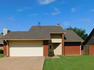 631 NW Waterford Dr, Lawton, OK 73505