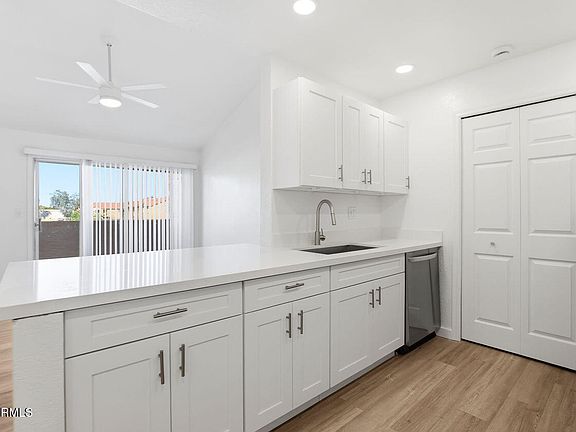5th image of 623 W Guadalupe Road #215