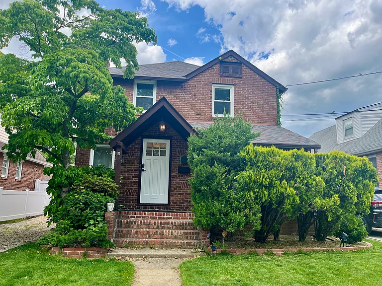 36 Lowell St — Photo 1
