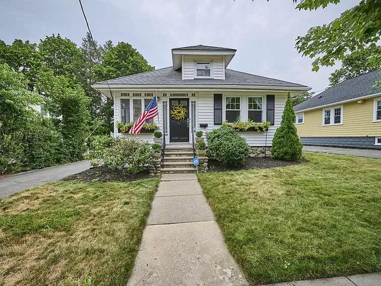 41 Lynde Ave — Photo 2