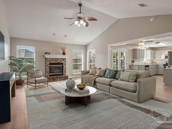 3rd image of 4564 Knollwood Ln