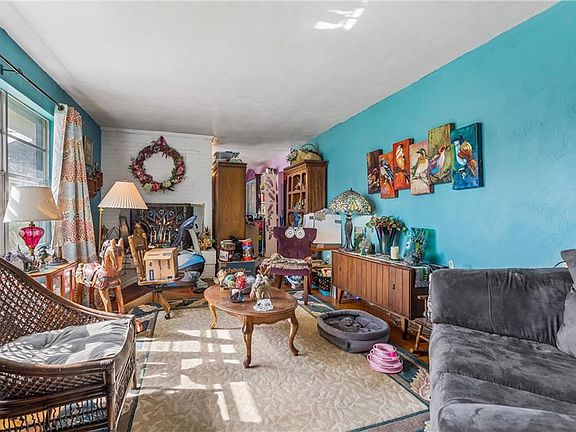 5th image of 621 Spruce Rd