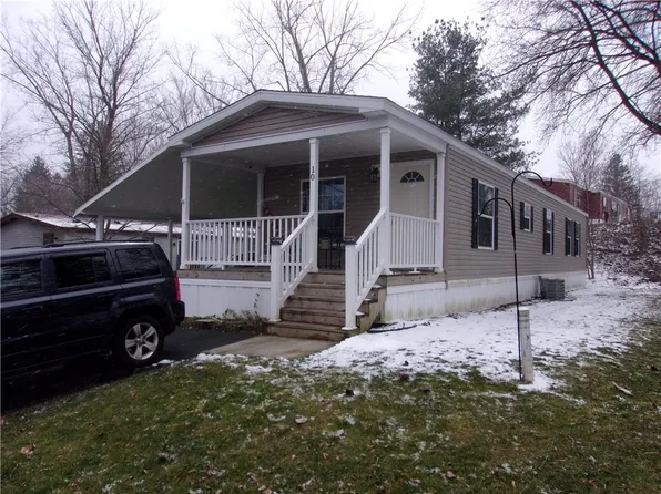 10 Gwyn Ln W, Bloomfield, NY 14469