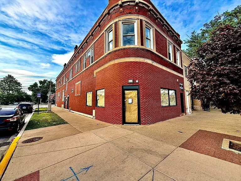 5720 W Cermak Rd #2F — Photo 1